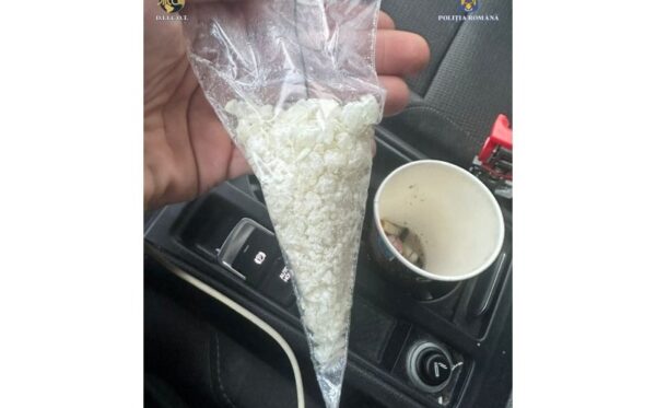 Traficant de droguri, ridicat de mascați. Vindea „cristal” consumatorilor din Cluj și Satu Mare