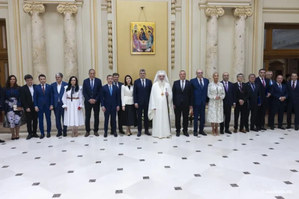 Patriarhul Daniel, felicitat de autoritățile de stat la împlinirea vârstei de 73 de ani. Ciucă și Ciolacu în frunte
