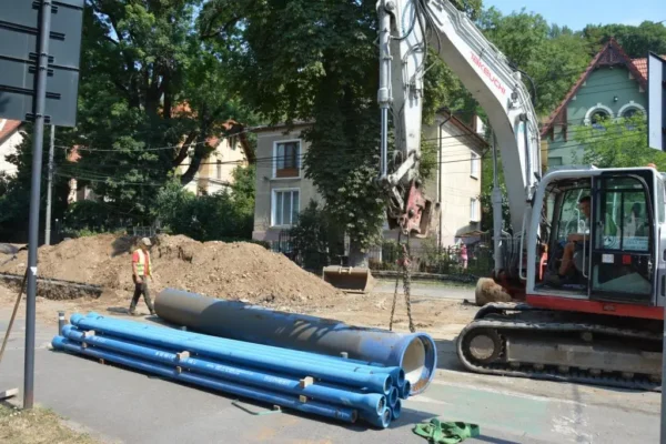 E fain la Cluj! Se schimbă canalizarea și rețeaua de apă pe 100 de străzi din municipiu