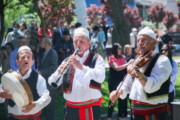 Recensământ: Aromânii, minoritatea cu cea mai mare scădere în Albania. Valahii uitați de București