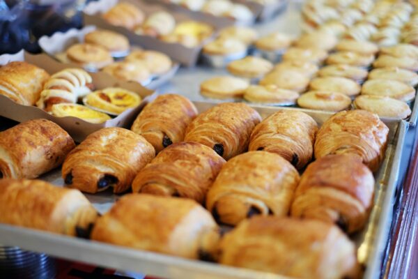 Sustenabilitate în afaceri tip patiserie: de ce să optezi pentru pungi de hârtie
