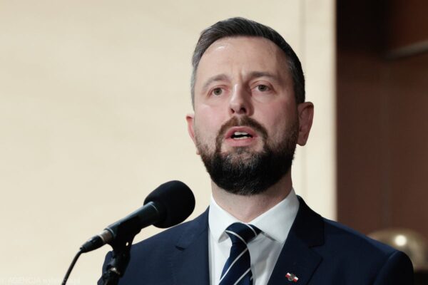 Ministrul polonez al apărării: „Nu vor exista frontiere deschise şi nici schimburi comerciale la nivelul actual cu Ucraina în lipsa soluționării chestiunii Volânia”