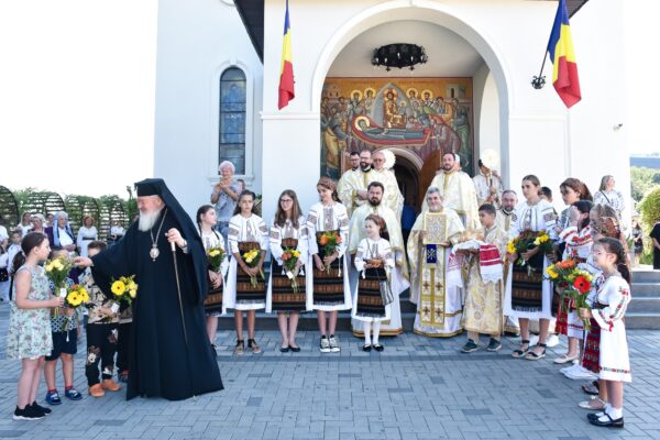 Hramul Bisericii „Adormirea Maicii Domnului” din cartierul clujean Mănăștur în prezența IPS Andrei