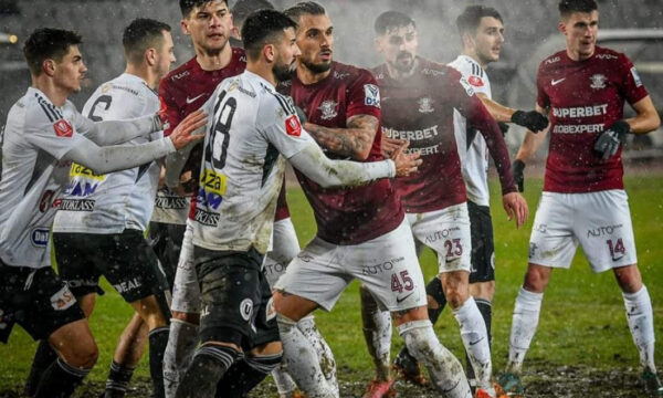 Universitatea Cluj a învins-o fără drept de apel pe Rapid Bucureşti. Ardelenii au jucat ”bambilici” cu miticii