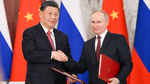Preşedintele chinez, Xi Jinping, i-a declarat omologul său rus, Vladimir Putin: Este pregătit să „dezvolte” cooperarea dintre Moscova şi Beijing