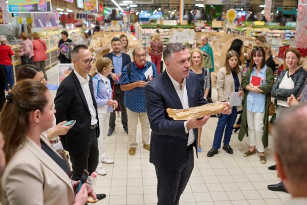 Auchan România la aniversarea de 18 ani: peste 440 de magazine, prețuri mici și acțiuni de anvergură pentru un comerț sustenabil