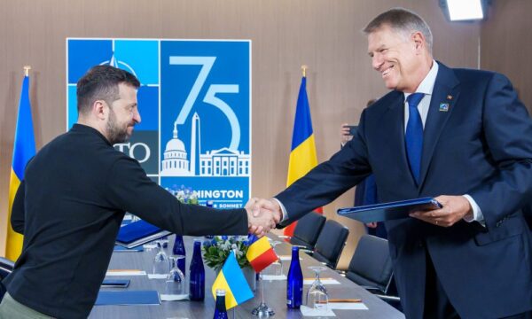 La ordinul lui Iohannis, Parlamentul României voteaza trei legi care ne apropie mai mult de un război cu Rusia