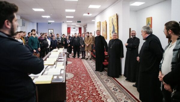 Ziua Internațională a Bibliei, marcată la Facultatea de Teologie Ortodoxă din Cluj-Napoca. Clujenii citesc cartea sfântă