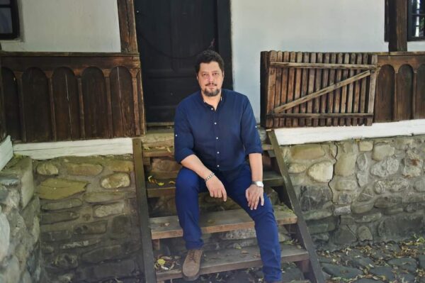 Alegerea e simplă: între cei care țin cu românii și ceilalți