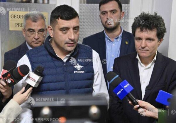 George Simion, candidat la alegerile prezidenţiale, a bătut palma cu Nicușor Dan: Bucureştiul ar trebui să aibă o singură administraţie şi o singură poliţie