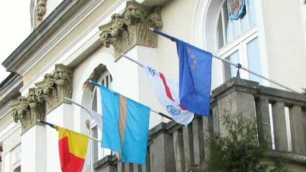 Tribunalul Mureş a dispus înlăturarea drapelului secuiesc arborat în comuna Ghindari. Localitatea e majoritar maghiară
