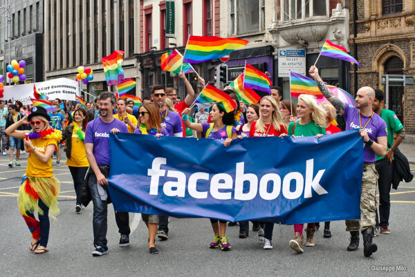 Homofobi? Meta va permite utilizatorilor să acuze persoanele LGBTQ că sunt bolnave mintal?