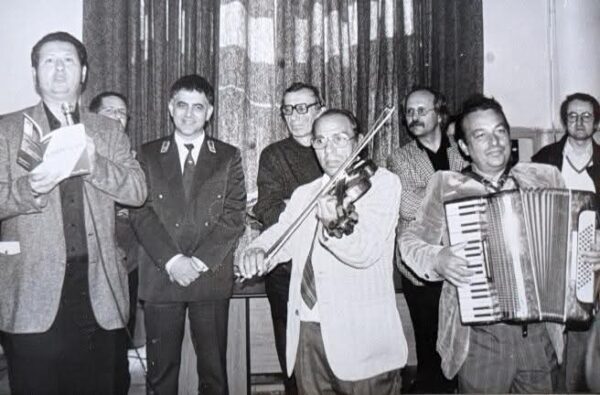 Poemul Zilei: Pudriera cu apă