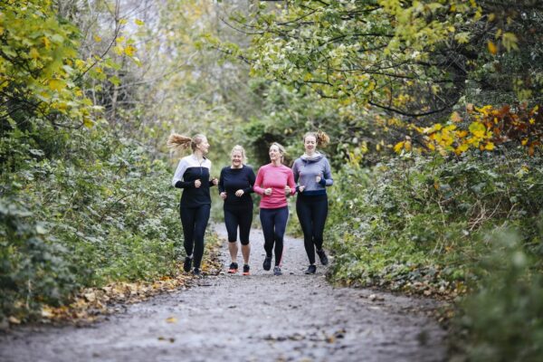 Sportivii clujeni adună gunoaiele din pădurea Hoia-Baciu