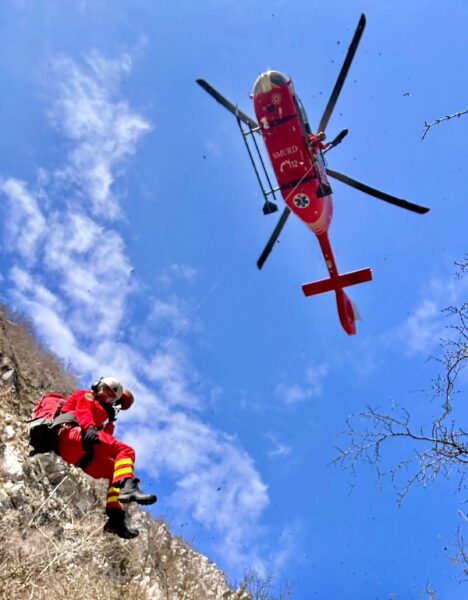 Tânăr de 24 de ani, accidentat în Cheile Turenilor, evacuat cu elicopterul SMURD