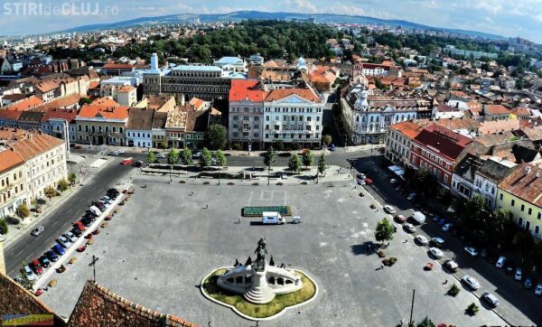 Doi bărbați s-au bătut în centrul orașului, în Piața Unirii. E fain la Cluj!