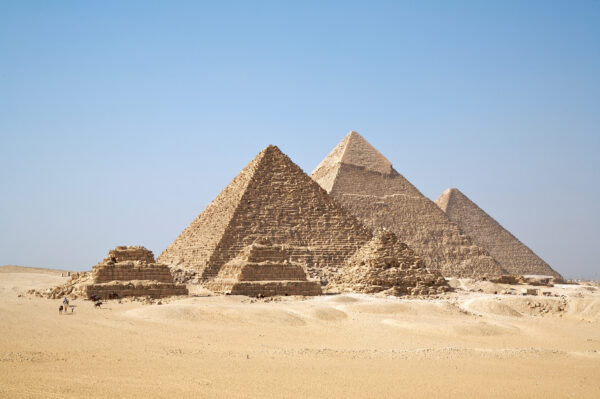 Megastructură necunoscută a fost detectată sub piramidele din Giza