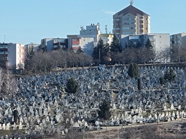 Furturi repetate în Cimitirul Mănăștur. Se fură ca-n codru de mulți ani