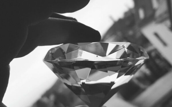 Cel mai mare diamant din Rusia, New Sun, scos la licitație