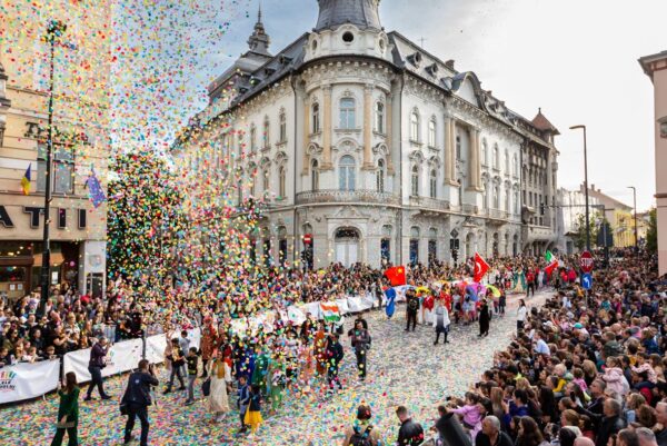 Tinerii din Cluj-Napoca, invitați să devină voluntari la Zilele Clujului 2026. Ultimele zile când se pot face înscrierile