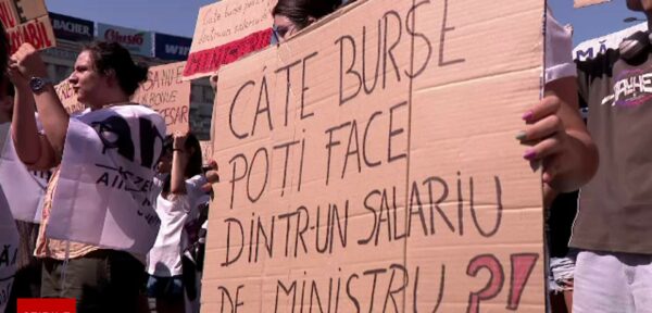 Protestele studențești continuă! Se alătură elevii și tinerii din toată țara! Tăiați pensiile speciale și veniturile nesimțite NU bursele!