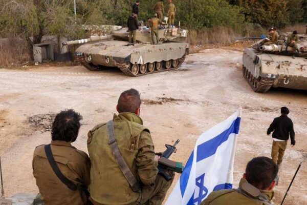 Tancurile israeliene au deschis focul asupra mulțimii care aștepta ajutoare în Gaza