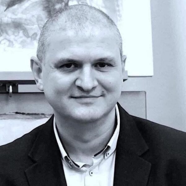 O replică pentru dl Cristian Tudor Popescu, care a scris următoarele: “Slugi hoațe”