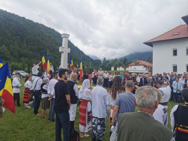 Fundația ”Ion Gavrilă Ogoranu” va da în judecată pe fostul propagandist ceaușist Alexandru Florian deopotrivă cu sinecura guvernamentală numită Institutul ”Elie Wiesel”. La adăpostul firmei de institut de cercetare a Holocaustului, o grupare de stângiști radicali practică o formă de terorism ”intelectual” împotriva memoriei Rezistenței Anticomuniste