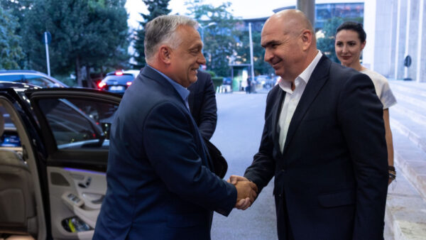 Viktor Orban l-a lăudat pe Ilie Bolojan. Mai ales că a ridicat 18 statui maghiare la Oradea