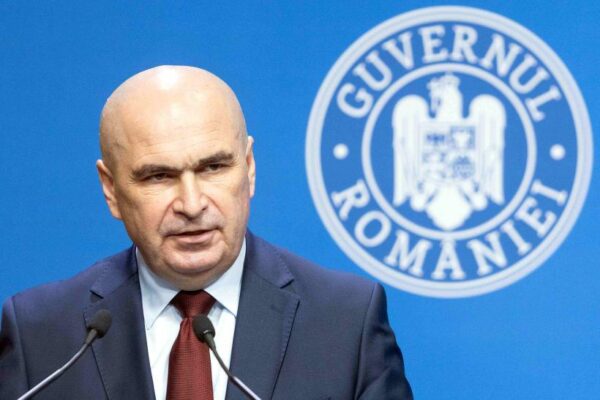 Salariile românilor în cădere liberă. Scădere pentru a doua lună consecutiv: efectul reformei fiscale și al inflației: sărăcie cumplită