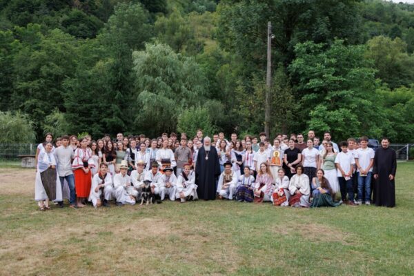 Binecuvântare arhierească pentru adolescenții din tabăra de vară de la Mărișel –  2025. Viitorul ortodox