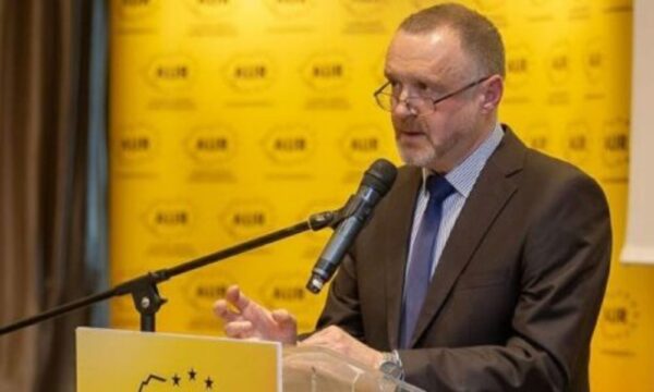 Sorin Lavric, senator AUR, cere să fie anchetat alături de Călin Georgescu pentru propagandă legionară. „Protestez. De ce doar el să poarte aura de martir?
