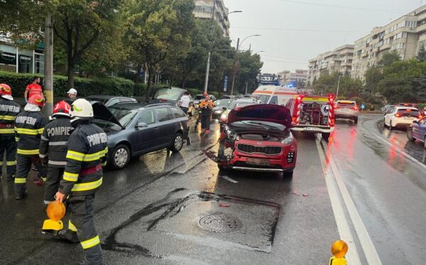 Accident între trei autoturisme pe Calea Mănăștur din Cluj-Napoca