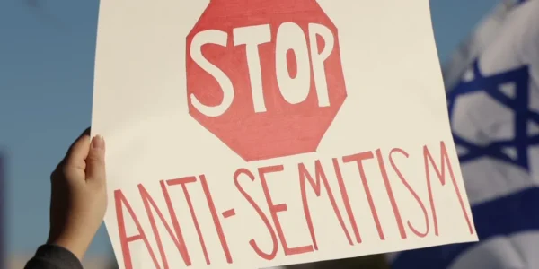 Atac antisemit în Germania: Evrei care demonstrau pentru ostatici, stropiți cu vopsea roșie