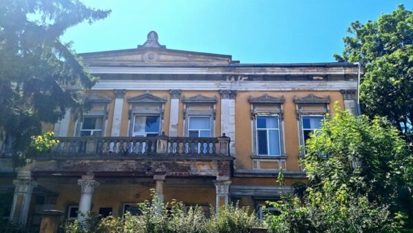 Casa cu ochiul circular în care s-a studiat teoria numerelor din Cluj-Napoca. Azi în ruină