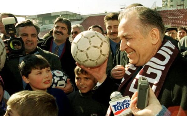 CFR Cluj solicită moment de reculegere pentru Ion Iliescu la meciul cu Braga. A fost cfr-ist. Nu a purtat fularul alb și negru