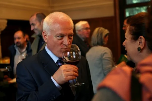 Valeriu Stoica, creatorul pensiilor speciale, sare să apere magistrații pensionabili la 48 de ani: ‘Există pericolul demonizării magistraturii. Ei nu sunt simpli salariați’