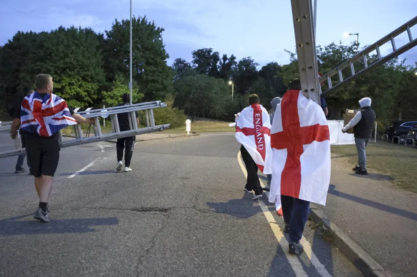 Steagul Sfântului Gheorghe arborat în toată Anglia. Patrioții preiau inițiativa. Îngrijorări puternice la Londra