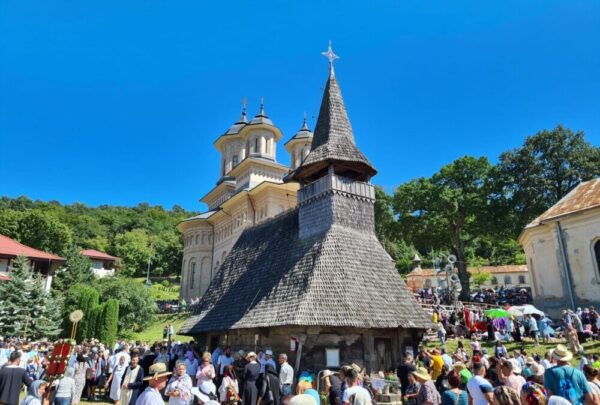 Mii de pelerini sunt așteptați la Mănăstirea Nicula de Hramul Adormirii Maicii Domnului. Ortodoxia viitorului