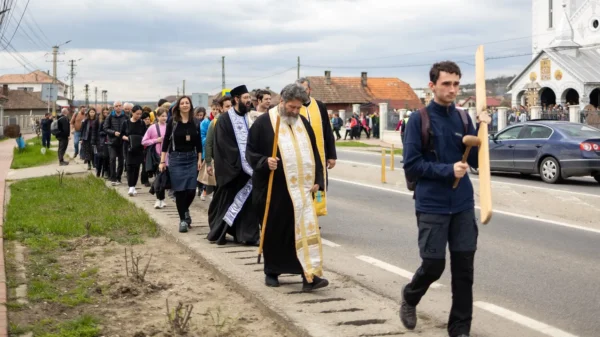 Tinerii din ziua de azi… pe jos spre Nicula – Pelerinaj cu ocazia Adormirii Maicii Domnului