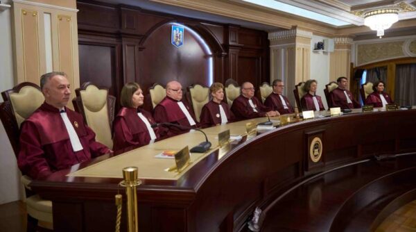 Tudorel Toader și Augustin Zegrean nu cred că proiectul pensiilor magistraților va trece de CCR. „Nu cred că se rezolvă nici de această dată”. Dragi le sunt privilegiile