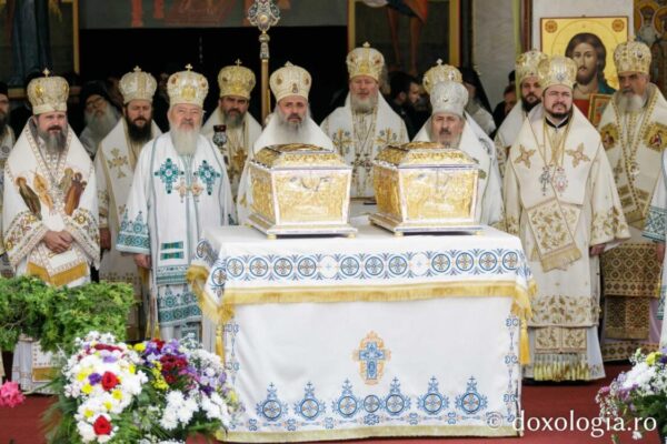 Mitropolitul Andrei, la Proclamarea locală a sfinților Sihăstriei: Sfinții Paisie și Cleopa, două lumini care ne călăuzesc calea