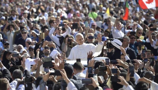 Peste un milion de tineri la festivalul credinței de la Roma: Papa Leon cucerește Generația Z: „Voi sunteți lumina lumii”. Suntem alături de tinerii din Gaza