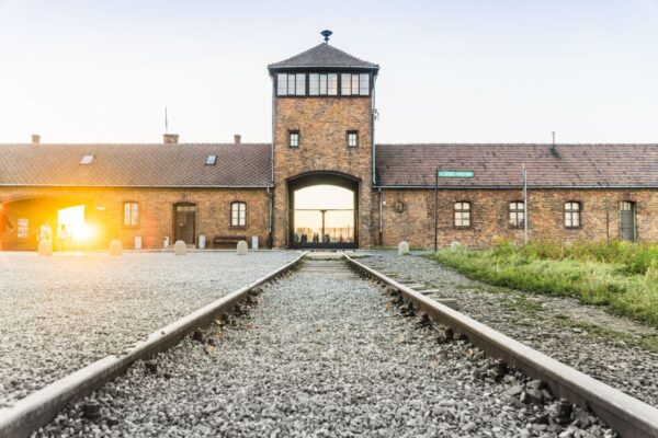 Holocaustul, mai aproape de tineri – proiect european. Expoziție la liceul greco-catolic din Cluj-Napoca