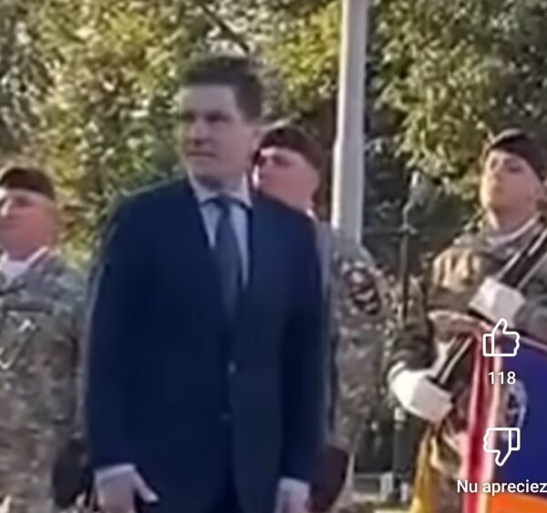 Cascadorii Plânsului! Nicușor Dan a uitat protocolul militar înantea Imnului Național (Video)