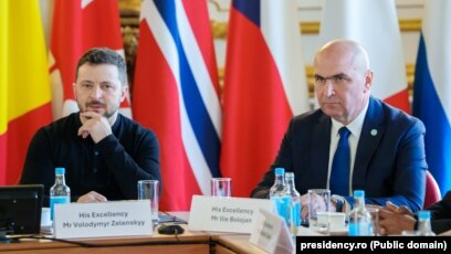 În România scad salariile profesorilor și bursele sunt tăiate. În Ucraina cresc salariile și bursele
