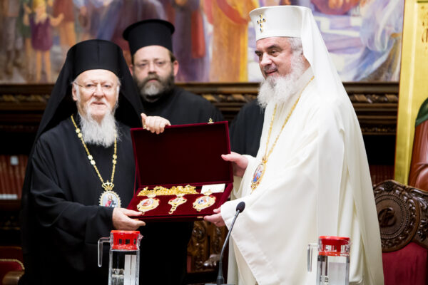 Tupeu maxim dinspre Patriarhia Ecumenică chiar în timpul ședinței Sfântului Sinod al Patriarhiei Române: Arhiepiscopul Americii îi cere Patriarhului Daniel să recunoască noua Biserică din Ucraina