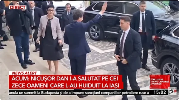 Nicușor Dan a făcut salutul roman și al legionarilor în fața protestatarilor din Iași (Video)