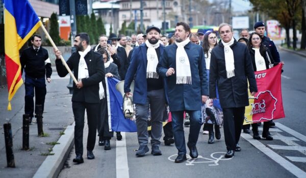 Bucuria de a fi în familie, la o sărbătoare națională: sfnțirea Catedralei Mântuirii Neamului (Video)