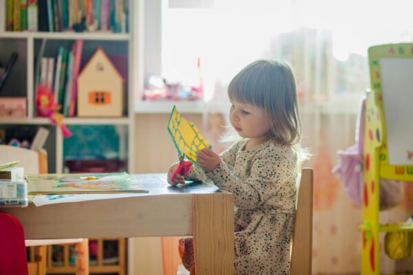 Importanța educației preșcolare: Beneficiile timpurii pentru dezvoltarea copilului